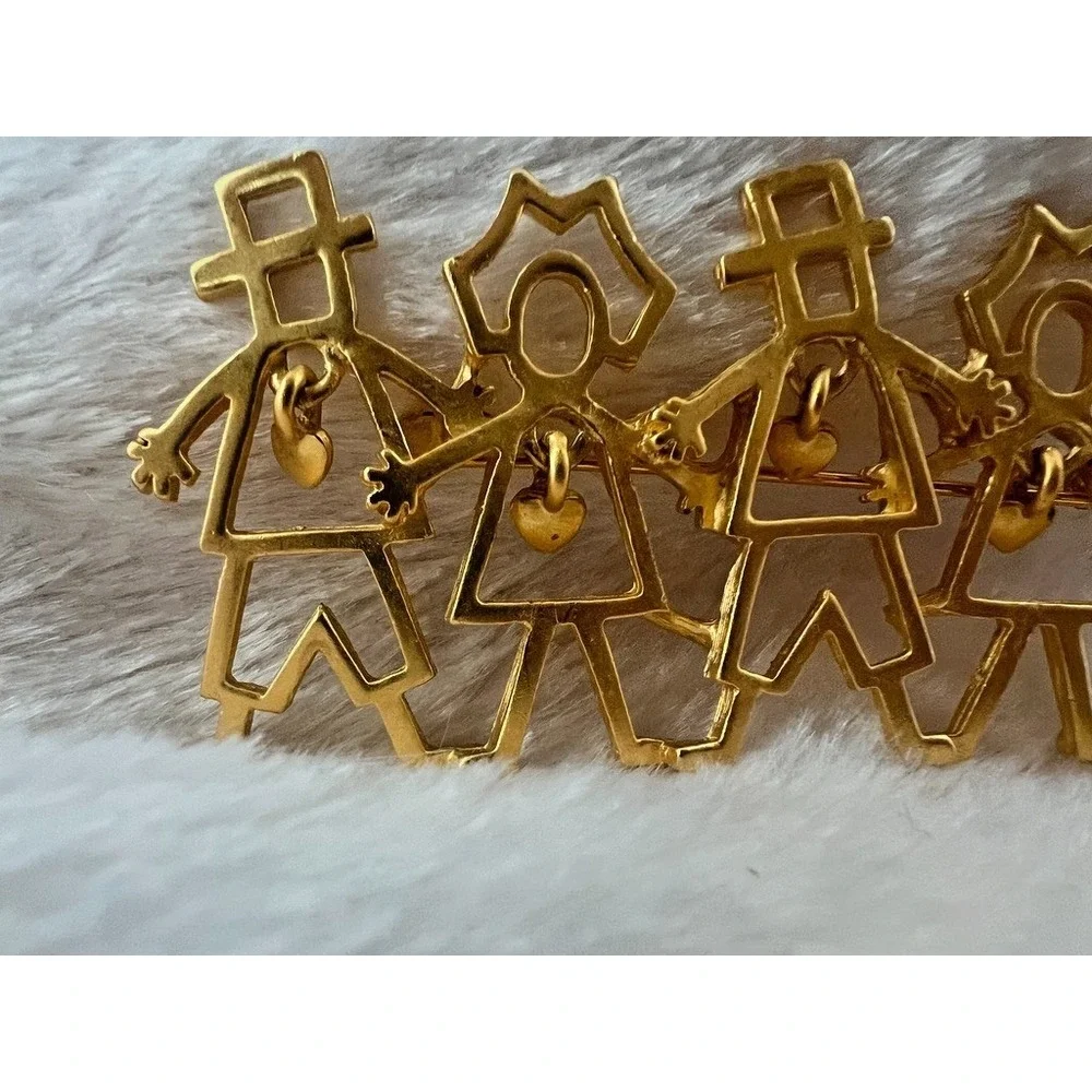 Pilgrim Brooch Gold Figural Thanksgiving‎ Pin Dangle Heart Charms 3